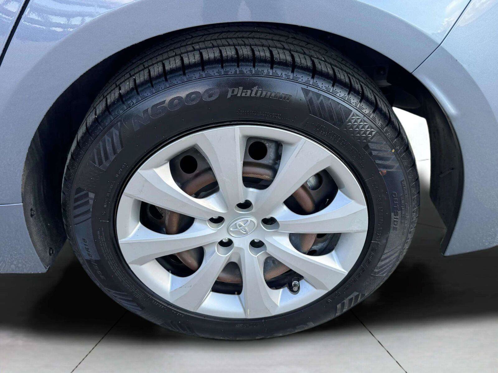 Used 2020 Toyota Corolla LE FWD image 48