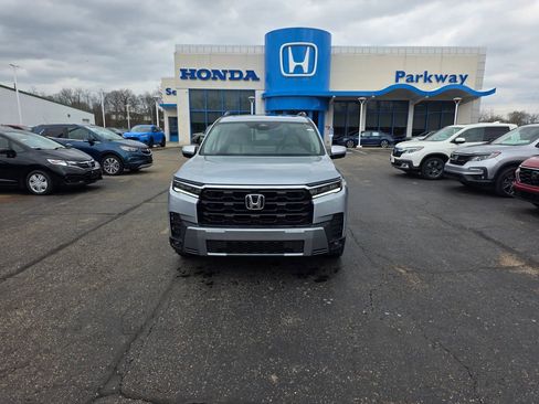 New 2026 Honda Pilot Touring image 8