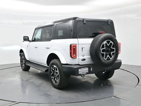 Used 2025 Ford Bronco Outer Banks image 8