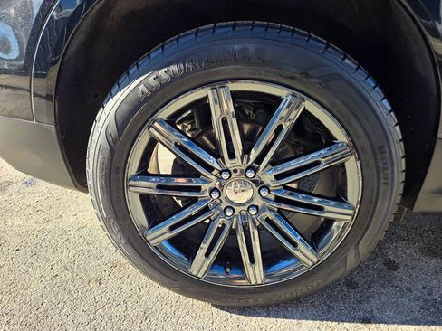 Used 2017 Cadillac XT5 Platinum image 31