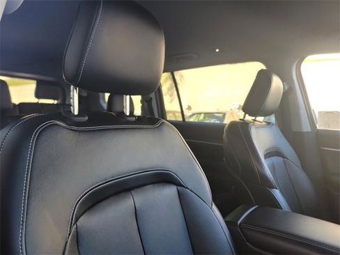 Used 2022 Jeep Grand Cherokee L Limited w/ Black Appearance Package image 20