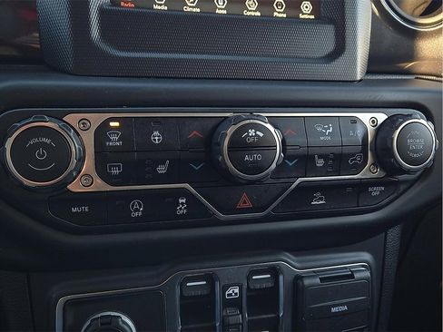 Used 2022 Jeep Wrangler Unlimited Sport image 16