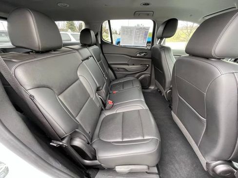 Used 2023 GMC Acadia SLT FWD image 32