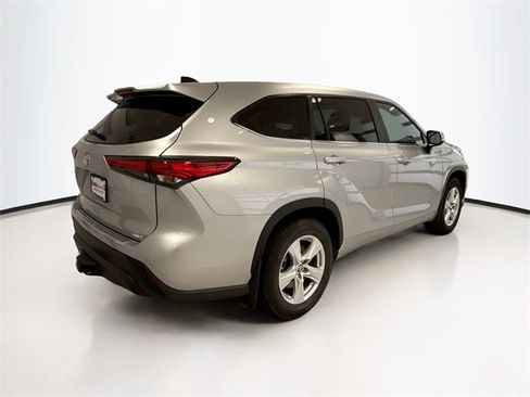 Certified 2023 Toyota Highlander L image 6