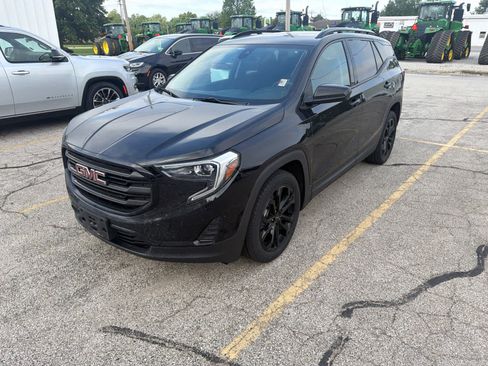 Used 2020 GMC Terrain SLE w/ Driver Convenience Package FWD image 2