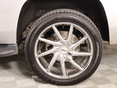 Used 2018 Chevrolet Tahoe LT image 23