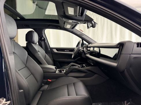 Certified 2025 Porsche Cayenne S AWD/4WD image 16