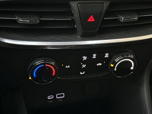 Used 2024 Buick Encore GX Preferred image 27