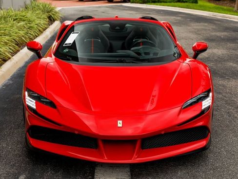 Used 2023 Ferrari SF90 Spider image 8