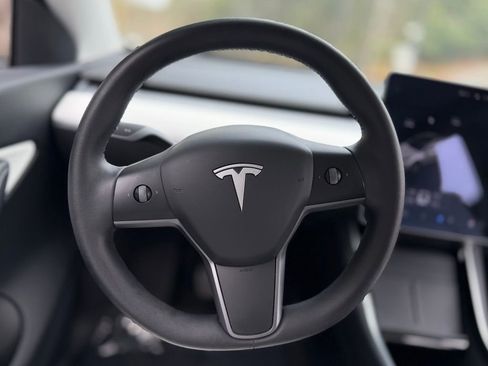 Used 2021 Tesla Model Y Long Range image 43