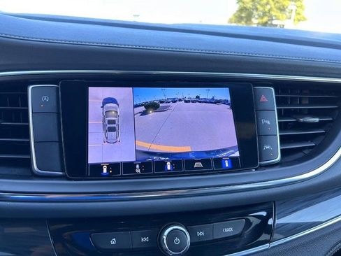 Used 2022 Buick Enclave Premium image 24