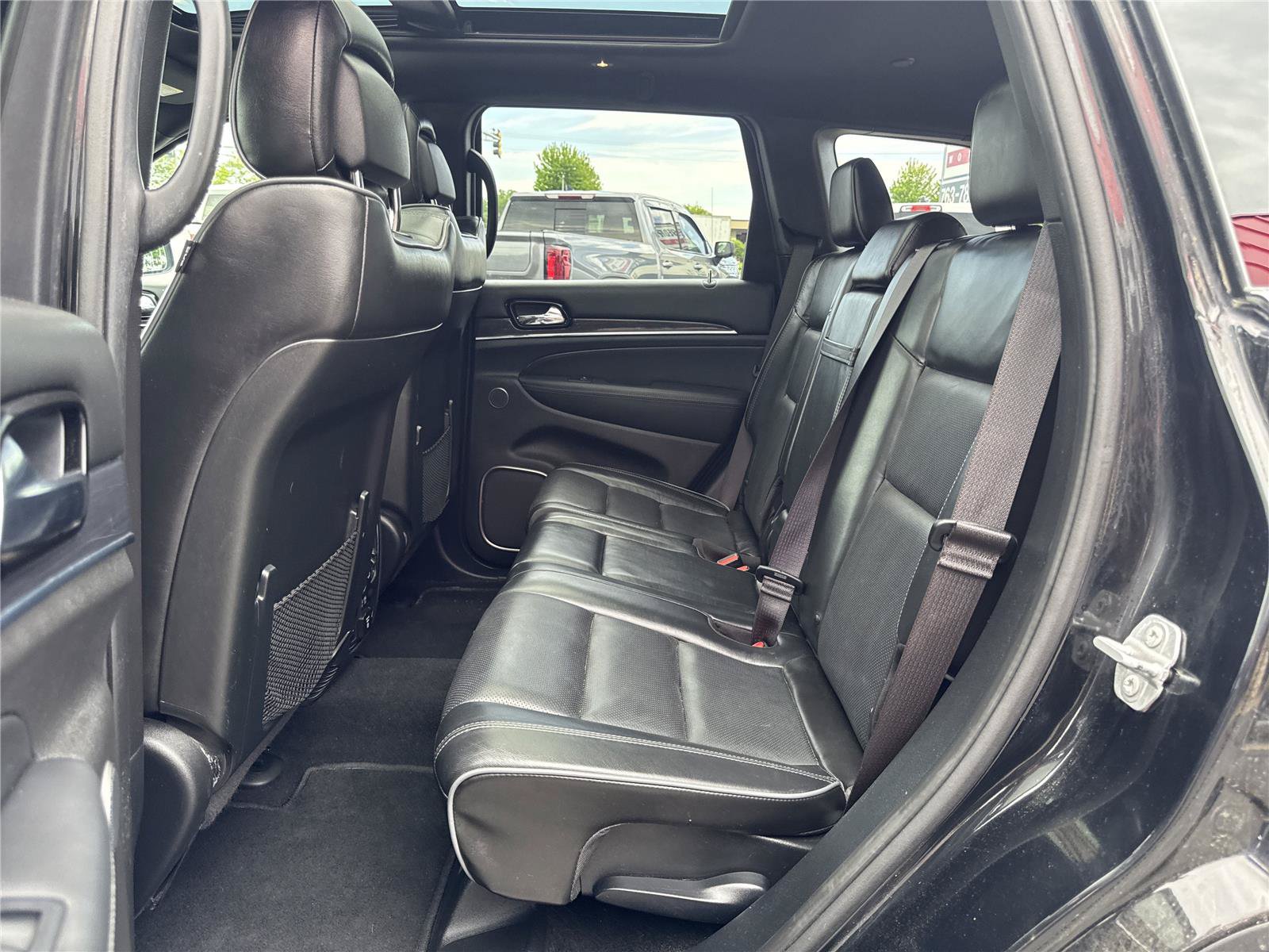 Used 2020 Jeep Grand Cherokee Overland AWD/4WD image 34