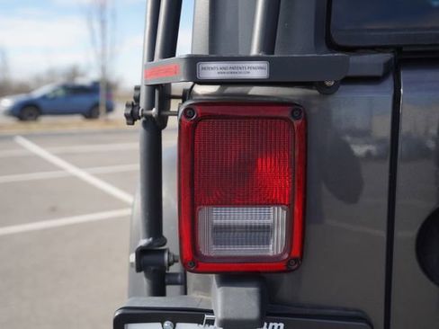 Used 2016 Jeep Wrangler Unlimited Rubicon w/ Connectivity Group image 42