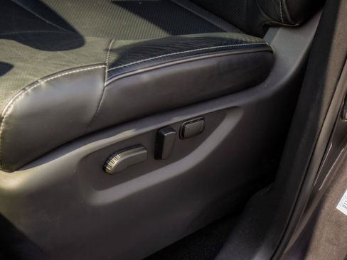 Used 2022 INFINITI QX80 Luxe w/ All-Season Package RWD image 9