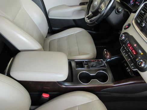 Used 2016 Kia Sorento EX w/ EX Premium Package image 34