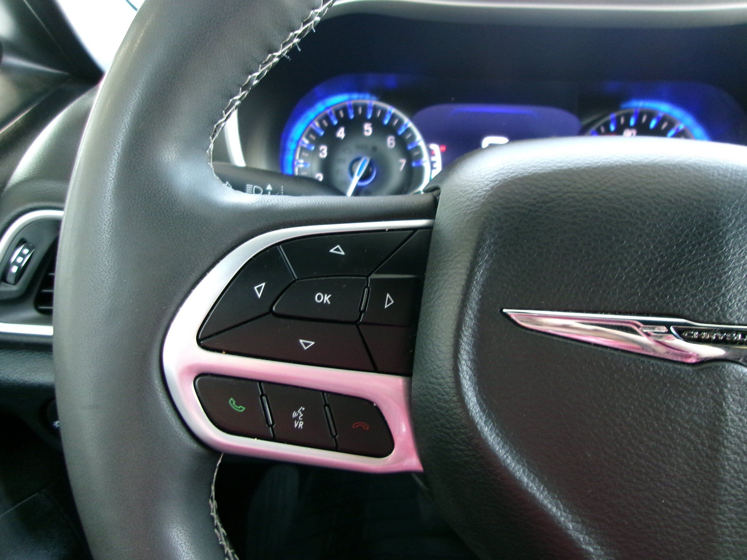 Used 2025 Chrysler Pacifica Select FWD image 10