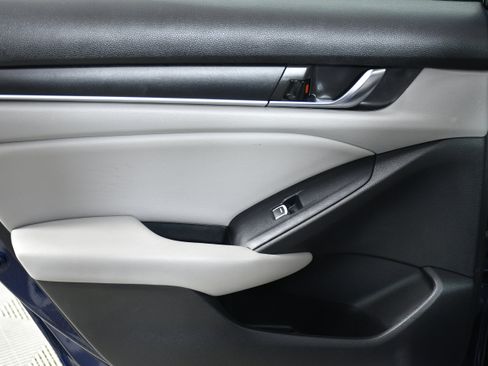 Used 2019 Honda Accord EX image 24