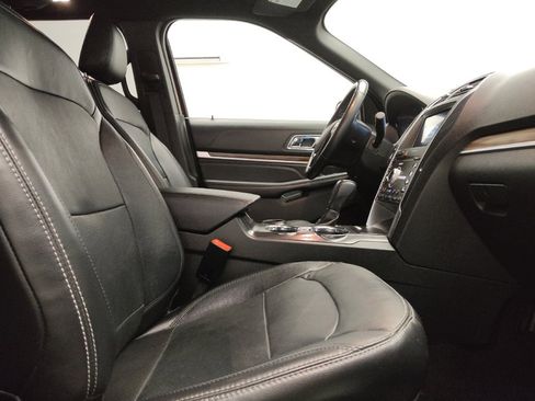 Used 2019 Ford Explorer Limited w/ Ford Safe & Smart Package FWD image 21