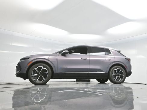 Used 2025 Chevrolet Equinox EV LT w/ Convenience Package image 7