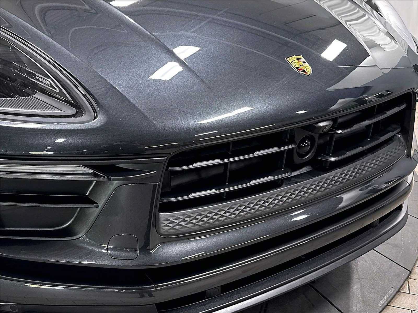Used 2024 Porsche Macan AWD/4WD image 33