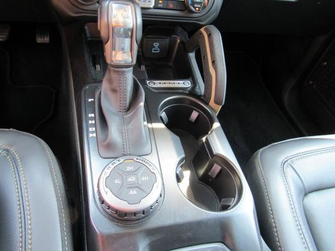 Used 2025 Ford Bronco Badlands AWD/4WD image 28