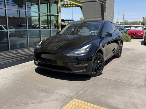 Used 2022 Tesla Model Y Long Range AWD/4WD image 2