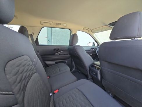 Used 2025 Nissan Pathfinder SV FWD image 29