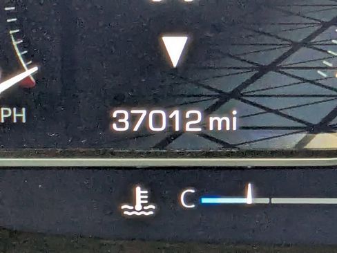 Used 2024 GMC Yukon Denali w/ Advanced Technology Package image 28