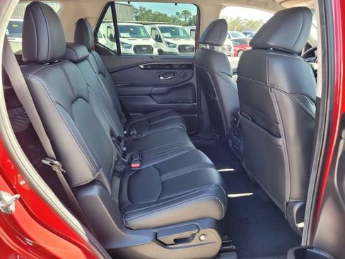 Used 2025 Honda Pilot EX-L image 16