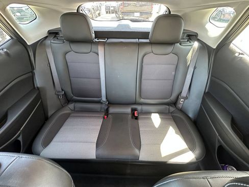 Used 2025 Chevrolet Trax LT FWD image 37