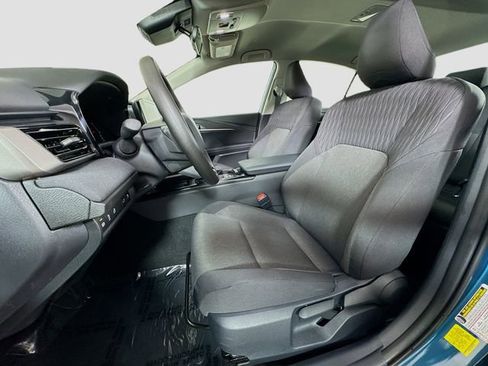 Used 2025 Toyota Camry LE AWD/4WD image 17