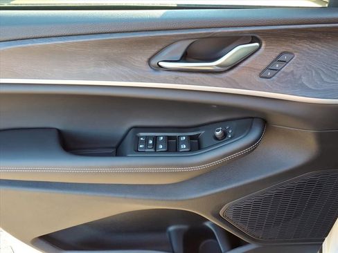 New 2025 Jeep Grand Cherokee Limited w/ Black Appearance Package image 16