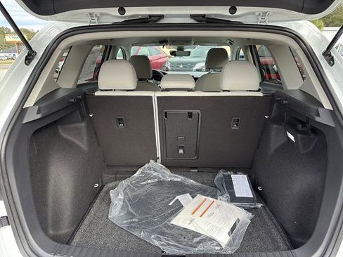 New 2026 Volkswagen Taos SE image 11