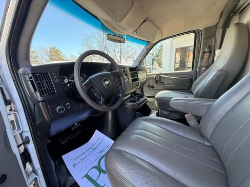 Used 2010 Chevrolet Express 3500 image 5