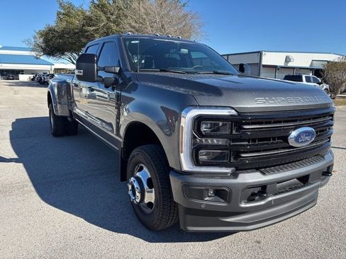Used 2026 Ford F350 Platinum image 3
