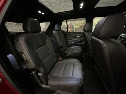 Used 2023 Chevrolet Traverse RS image 24