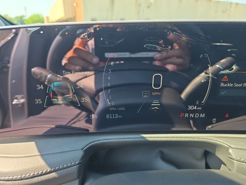 Used 2025 Cadillac XT4 Premium Luxury w/ Cold Weather Package FWD image 18