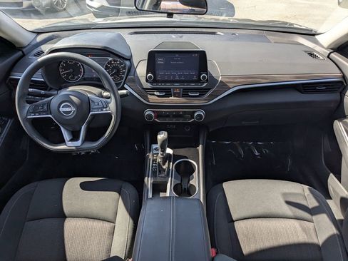 Used 2023 Nissan Altima 2.5 SV FWD image 9