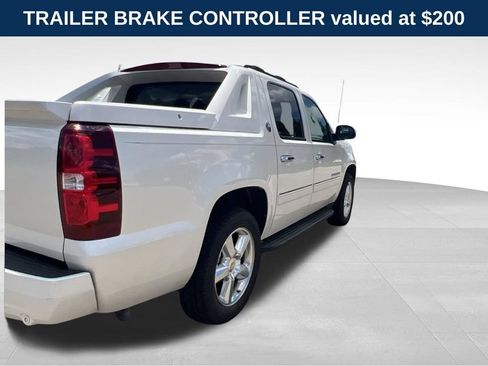 Used 2013 Chevrolet Avalanche LTZ AWD/4WD image 6