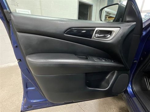 Used 2020 Nissan Pathfinder S FWD image 10