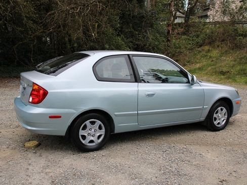 Used 2004 Hyundai Accent GL image 3