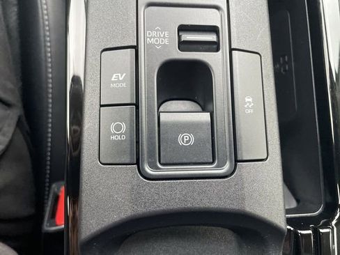 Used 2023 Toyota Prius XLE image 16