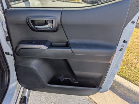 Used 2017 Toyota Tacoma 4x4 Double Cab image 29