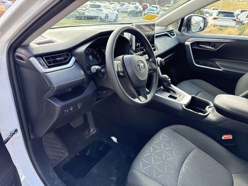 Used 2025 Toyota RAV4 XLE image 23