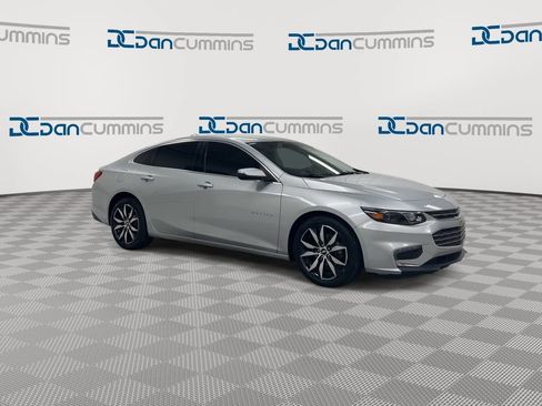 Used 2018 Chevrolet Malibu LT FWD image 2