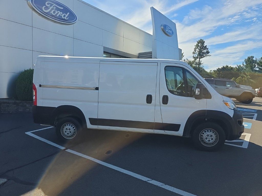Used 2025 RAM ProMaster 2500 w/ Convenience Group FWD image 2