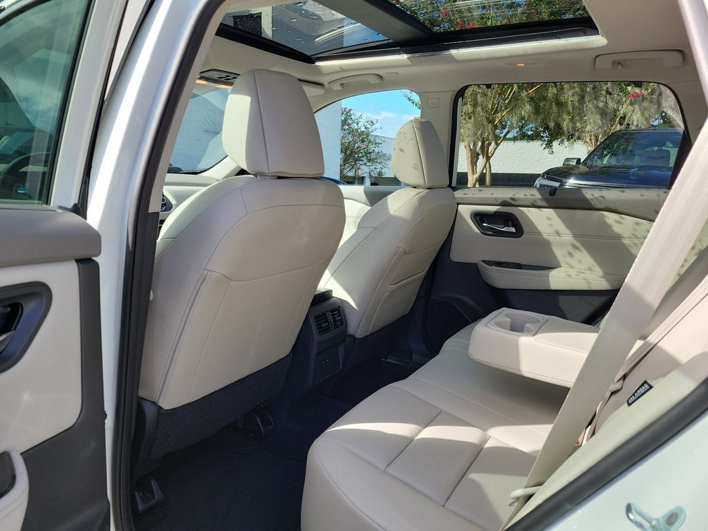 Used 2023 Nissan Rogue SV w/ SV Premium B Package FWD image 13