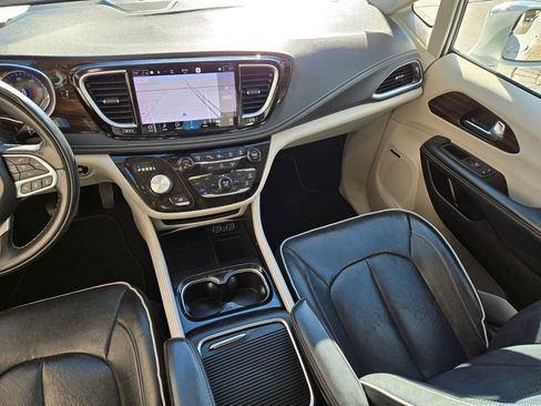 Used 2022 Chrysler Pacifica Limited image 15