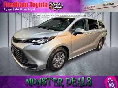 Used 2022 Toyota Sienna LE