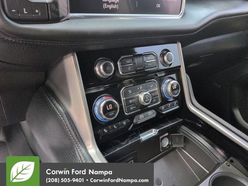 Used 2021 GMC Yukon XL Denali w/ Denali Premium Package AWD/4WD image 17